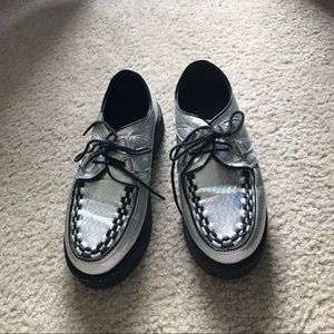 Holographic Creepers!